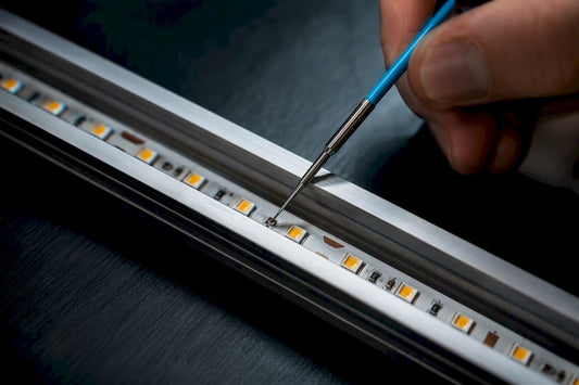 Thermal probe measuring LED strip temperature